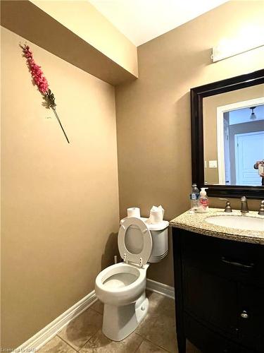 6877 Ailanthus Avenue, Niagara Falls, ON - Indoor Photo Showing Bathroom