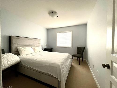 6877 Ailanthus Avenue, Niagara Falls, ON - Indoor Photo Showing Bedroom