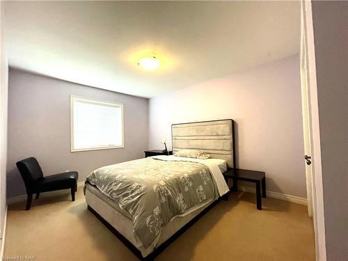 6877 Ailanthus Avenue, Niagara Falls, ON - Indoor Photo Showing Bedroom