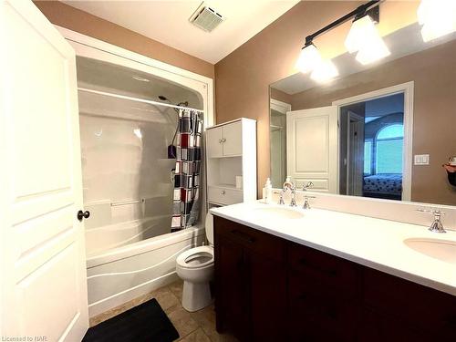 6877 Ailanthus Avenue, Niagara Falls, ON - Indoor Photo Showing Bathroom