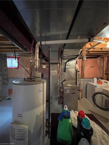 6877 Ailanthus Avenue, Niagara Falls, ON - Indoor Photo Showing Laundry Room