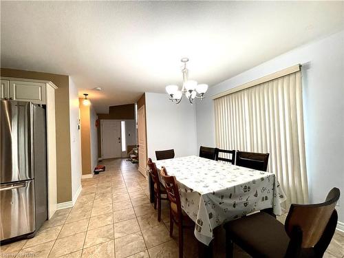 6877 Ailanthus Avenue, Niagara Falls, ON - Indoor Photo Showing Dining Room