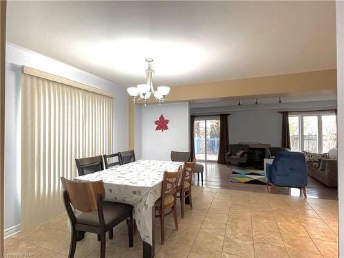 6877 Ailanthus Avenue, Niagara Falls, ON - Indoor Photo Showing Dining Room