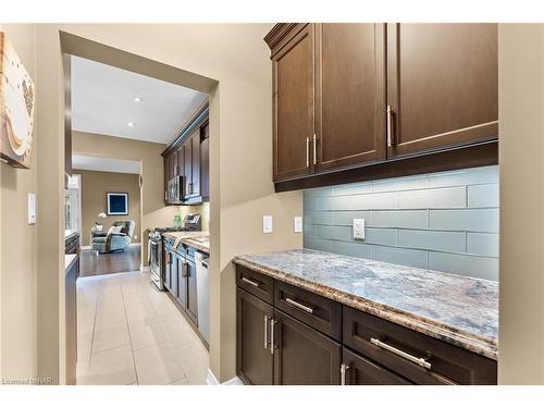 5803 Fiddlehead Lane, Niagara Falls, ON - Indoor Photo Showing Kitchen