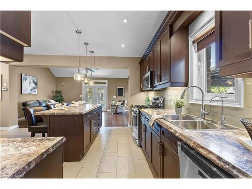 5803 Fiddlehead Lane, Niagara Falls, ON - Indoor Photo Showing Kitchen With Double Sink With Upgraded Kitchen