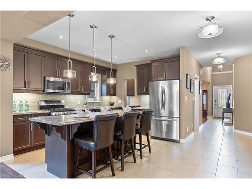 5803 Fiddlehead Lane, Niagara Falls, ON - Indoor Photo Showing Kitchen With Upgraded Kitchen