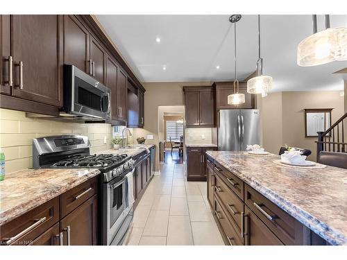 5803 Fiddlehead Lane, Niagara Falls, ON - Indoor Photo Showing Kitchen With Upgraded Kitchen