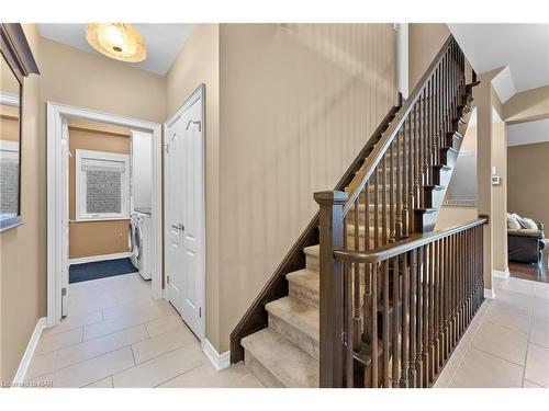 5803 Fiddlehead Lane, Niagara Falls, ON - Indoor Photo Showing Other Room