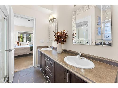 5803 Fiddlehead Lane, Niagara Falls, ON - Indoor Photo Showing Bathroom