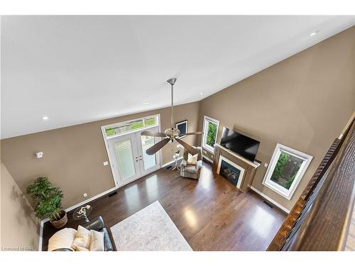 5803 Fiddlehead Lane, Niagara Falls, ON - Indoor Photo Showing Other Room