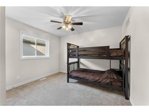 5803 Fiddlehead Lane, Niagara Falls, ON - Indoor Photo Showing Bedroom