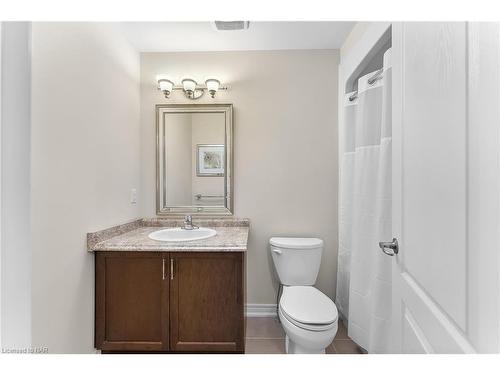 5803 Fiddlehead Lane, Niagara Falls, ON - Indoor Photo Showing Bathroom