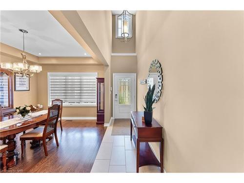 5803 Fiddlehead Lane, Niagara Falls, ON - Indoor Photo Showing Dining Room