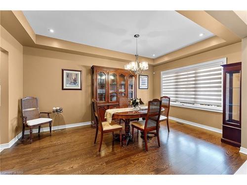 5803 Fiddlehead Lane, Niagara Falls, ON - Indoor Photo Showing Dining Room