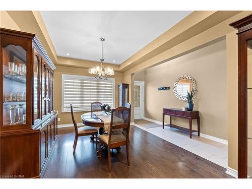 5803 Fiddlehead Lane, Niagara Falls, ON - Indoor Photo Showing Dining Room