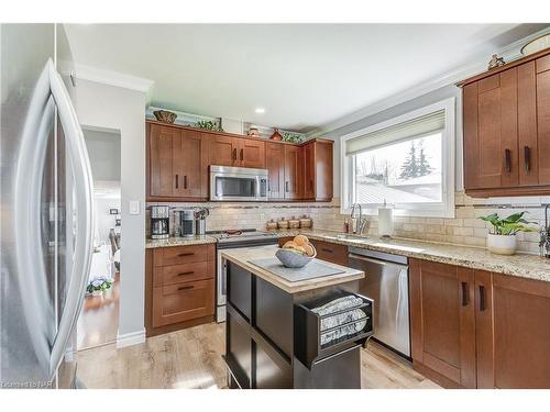 5 Upper Canada Drive, St. Catharines, ON - Indoor Photo Showing Kitchen