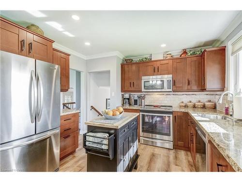 5 Upper Canada Drive, St. Catharines, ON - Indoor Photo Showing Kitchen With Double Sink