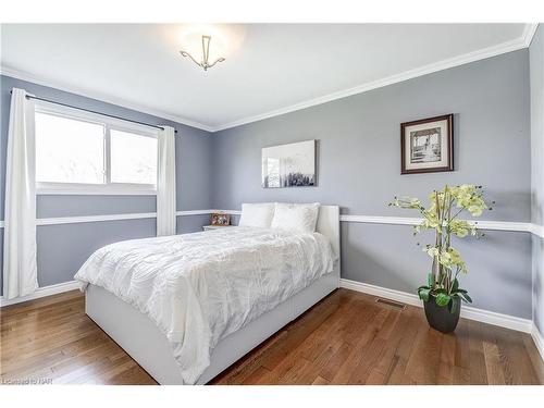 5 Upper Canada Drive, St. Catharines, ON - Indoor Photo Showing Bedroom