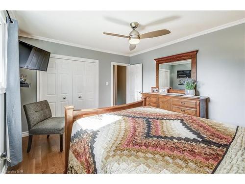 5 Upper Canada Drive, St. Catharines, ON - Indoor Photo Showing Bedroom