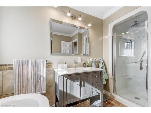 5 Upper Canada Drive, St. Catharines, ON - Indoor Photo Showing Bathroom