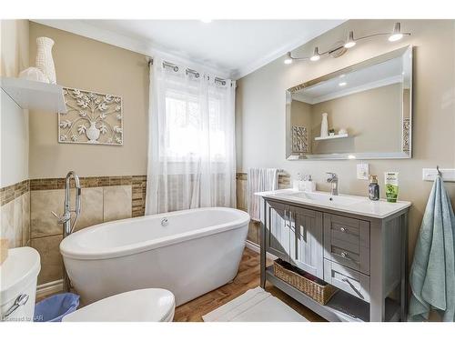 5 Upper Canada Drive, St. Catharines, ON - Indoor Photo Showing Bathroom