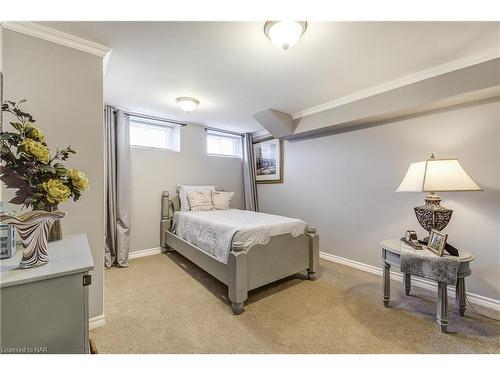 5 Upper Canada Drive, St. Catharines, ON - Indoor Photo Showing Bedroom