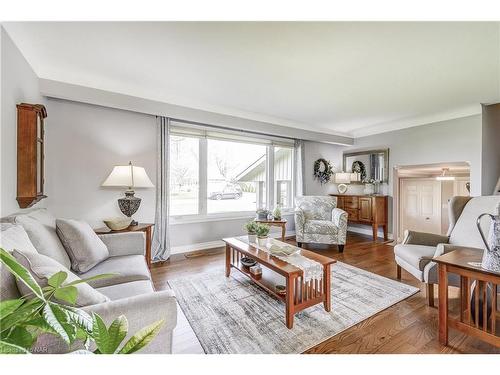 5 Upper Canada Drive, St. Catharines, ON - Indoor Photo Showing Living Room