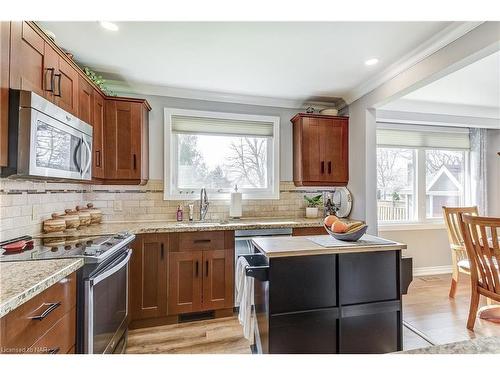 5 Upper Canada Drive, St. Catharines, ON - Indoor Photo Showing Kitchen