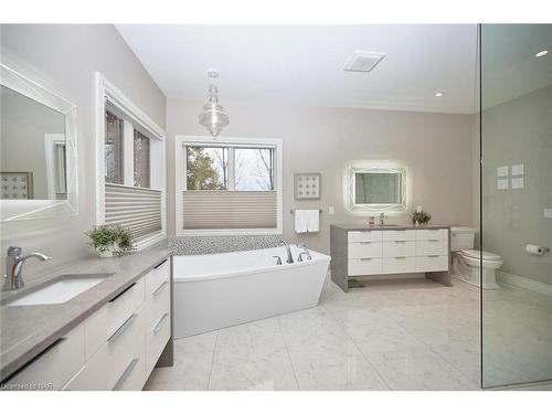 880 Metler Rd Road, Fenwick, ON - Indoor Photo Showing Bathroom