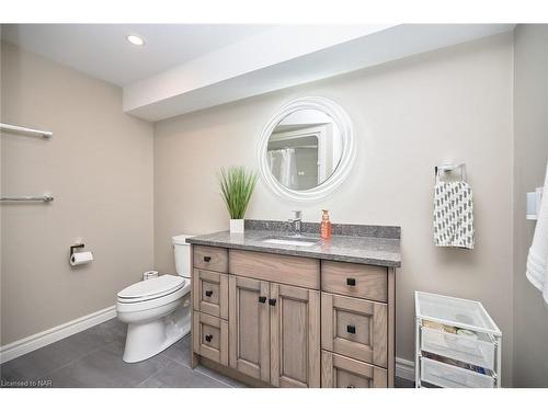 880 Metler Rd Road, Fenwick, ON - Indoor Photo Showing Bathroom