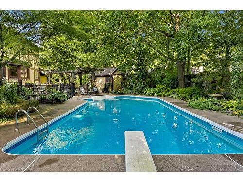 7091 Mount Forest Lane, Niagara Falls, ON - Outdoor With In Ground Pool With Backyard