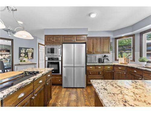 7091 Mount Forest Lane, Niagara Falls, ON - Indoor Photo Showing Kitchen