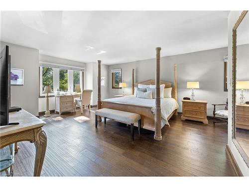 7091 Mount Forest Lane, Niagara Falls, ON - Indoor Photo Showing Bedroom