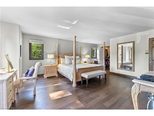 7091 Mount Forest Lane, Niagara Falls, ON - Indoor Photo Showing Bedroom