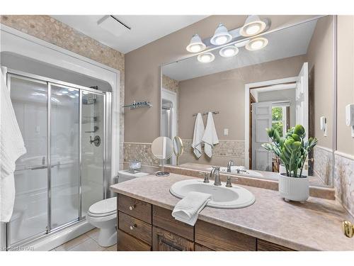 7091 Mount Forest Lane, Niagara Falls, ON - Indoor Photo Showing Bathroom