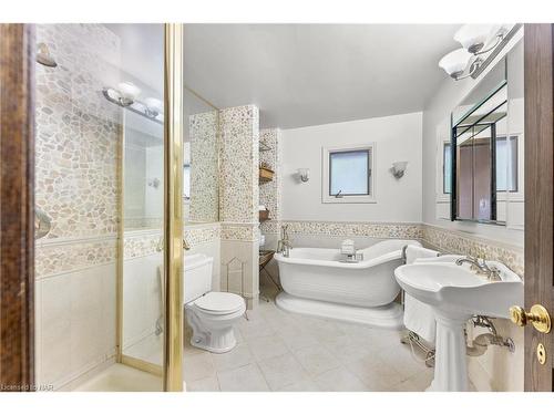 7091 Mount Forest Lane, Niagara Falls, ON - Indoor Photo Showing Bathroom