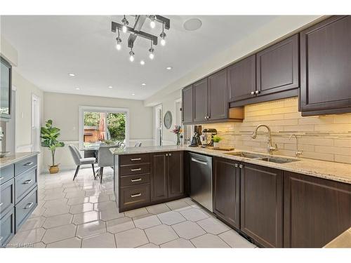 31 Bloomfield Trail, Richmond, ON - Indoor Photo Showing Kitchen With Double Sink