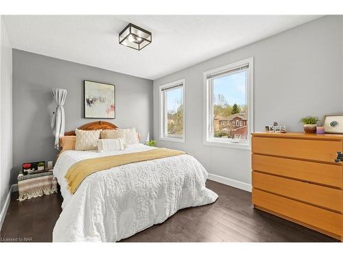 31 Bloomfield Trail, Richmond, ON - Indoor Photo Showing Bedroom