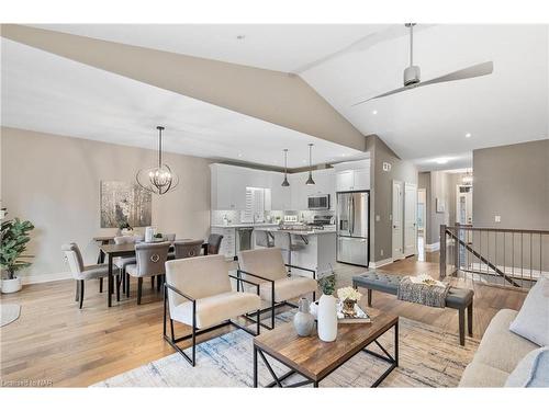 17-3340 Culp Road, Vineland Station, ON - Indoor Photo Showing Living Room