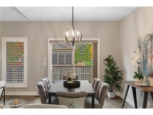 17-3340 Culp Road, Vineland Station, ON - Indoor Photo Showing Dining Room