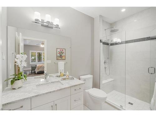 17-3340 Culp Road, Vineland Station, ON - Indoor Photo Showing Bathroom