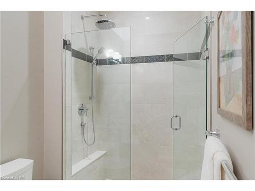 17-3340 Culp Road, Vineland Station, ON - Indoor Photo Showing Bathroom