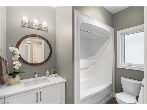 17-3340 Culp Road, Vineland Station, ON - Indoor Photo Showing Bathroom