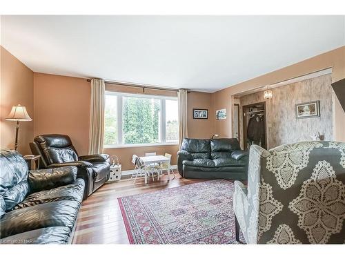 430 Concession 7 Road, Niagara-On-The-Lake, ON - Indoor Photo Showing Living Room