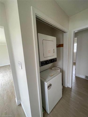 Upper-5 Clearview Heights, St. Catharines, ON - Indoor Photo Showing Laundry Room