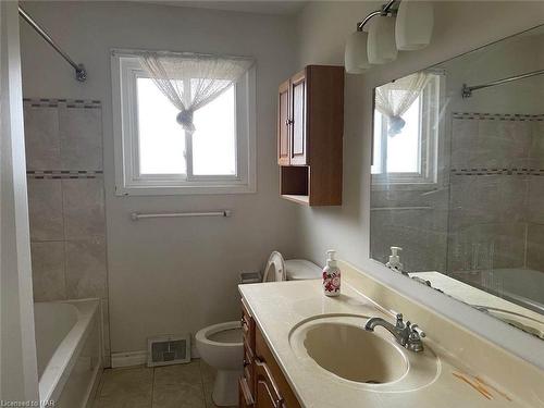 Upper-5 Clearview Heights, St. Catharines, ON - Indoor Photo Showing Bathroom