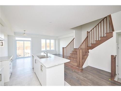 219 Port Crescent, Welland, ON - Indoor Photo Showing Kitchen