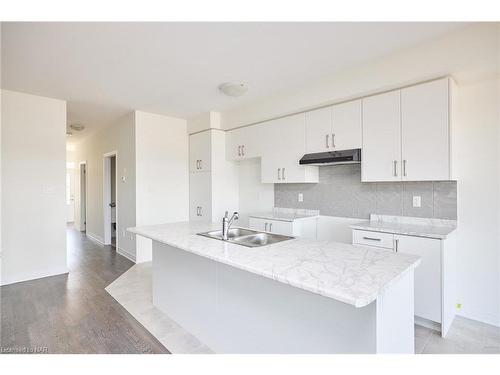 219 Port Crescent, Welland, ON - Indoor Photo Showing Kitchen With Double Sink