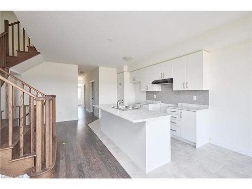 219 Port Crescent, Welland, ON - Indoor Photo Showing Kitchen