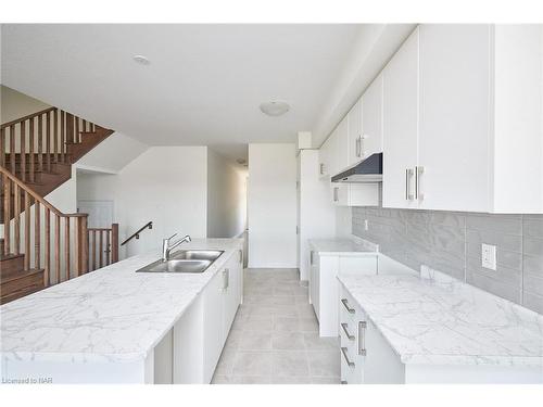 219 Port Crescent, Welland, ON - Indoor Photo Showing Kitchen With Double Sink